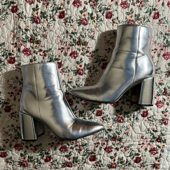 Shoes - Silver heeled boots